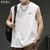 Chal bordado estilo americano para hombre, nuevo modelo verano 2026, fino, holgado, talla grande, blanco, adecuado para usar como capa exterior o top de gimnasio
