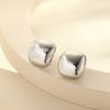 Pendientes geométricos brillantes de diseño de alta gama, joyería femenina, personalidad, pendientes sencillos y exquisitos con forma de corazón de melocotón, disponibles al por mayor.
