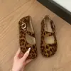 Sapatos femininos Mary Jane rasos estilo retrô francês, modelo novo 2026, sapatos baixos versáteis de sola macia com uma tira única