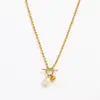 Collar de Perlas de Agua Dulce con Hebilla Retro Ot de Venta Caliente Europea y Americana para Mujer, Joyería de Acero de Titanio de Lujo Ligero de Nicho para Verano al por Mayor