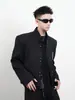 Blazer corto negro deconstruido único con hombreras para hombre, estilo otoño, con un look fresco y sofisticado, cuello mao, traje estilo americano