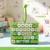 Colgante de teclado de 26 teclas de dibujos animados, llavero creativo, decoración para mochila, juguete antiestrés para niños y amigos, pequeño regalo al por mayor