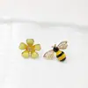 Pendientes Asimétricos de Plata 925 con Aguja de Abeja y Flor para Mujer Estilo Coreano Pendientes de Personalidad Pendientes de Celebridad de Internet Modelo Nuevo 2019