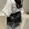 Bolsa de Gran Capacidad para Mujer 2025 Verano Nueva Moda Retro Bolso de Hombro Único Cruzado Bolso con Textura Remache Borla