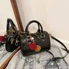 Bolso Retro de Nicho para Mujer Otoño 2025 Nuevo Bolso Almohada Textura Bolso de Mano Trendy Casual Bolso de Hombro Cruzado