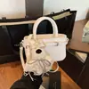 Bolso de Mano Nicho Simple y Versátil Estilo Coreano para Mujer, Nuevo Modelo Verano 2026, Bolso Cubo Cruzado de Textura de Alta Calidad