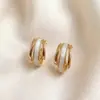 Aretes de Flor de Perla Coreanos para Mujer, Aretes de Lujo Ligero y de Alta Gama, Estilo Nuevo, Moda de Nicho, Aretes Versátiles al por Mayor