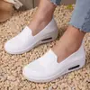 Comércio Exterior Tamanho Grande Sapatos de Balanço em Malha Femininos Respiráveis Flyknit Slip-on Sapatos Plataforma Solado Grosso Almofada de Ar Sapatos para Mãe 1688