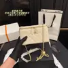 Suministro Directo Transfronterizo de Bolsos Pequeños Estilo Chanel para Mujer, Bolsos Acolchados con Cadena y Bolitas Doradas Pequeñas, Bolsos Tipo Caja con Textura, Bolsos de Maquillaje, Bolsos de Hombro Cruzados Individuales