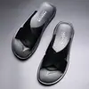 Pantuflas de verano personalizadas para hombre, pantuflas de cuero de microfibra para hombre, para uso exterior en verano, antideslizantes, resistentes al desgaste, sandalias de suela blanda para hombre