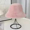 Sombrero de invierno de felpa para mujer, lindo y moderno, cálido y forrado de polar, hace que la cara se vea más pequeña, sombrero tipo cubo de pelo de conejo, adecuado para cabezas grandes