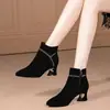 Botines de gamuza de tacón medio para mujer, nueva colección otoño/invierno 2026, botines de punta con tacón grueso, zapatos de tacón bajo estilo francés, botas Martin de moda