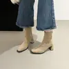 Botas de Cano Curto de Camurça Estilo Coreano com Salto Alto Moda Feminina Chegadas Outono/Inverno 2026 Bico Quadrado Salto Grosso Emagrecedoras