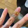 Anillo de Mariposa Hueco de Encaje Estilo Ins de Lujo Ligero, Versátil y Elegante, Anillo Abierto de Alta Gama Cepillado Incrustado con Diamantes para Mujer