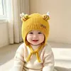 Gorro para Bebé 2026 Otoño e Invierno Estilo Coreano Gorro de Punto para Niños y Niñas, Bonito Ala Ancha con Protección para los Oídos, Diseño de Abejita