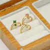 Anillo europeo de tres capas con circonita en espiral de acero inoxidable de banda delgada de múltiples colores de diamante doble estilo lujo ligero anillo abierto ajustable