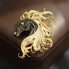Broche de Cavalo Preto Estilo Europeu e Americano Ousado de Nicho com Gotejamento de Óleo, Broche Animal do Zodíaco de Cabeça de Cavalo de Alto Padrão de Nicho Microincrustado com Zircônia para Homens e Mulheres