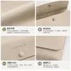 Bolsa para portátil de microfibra con tapa abatible y forro interior, adecuada para iPad, computadoras, uso de oficina, viajes de negocios y como regalo; Opciones de logo personalizadas disponibles