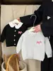 Roupa Infantil Personalizada Primavera 2025 Novo Cardigan de Tricô Estiloso para Menina Jaqueta Bordada da Moda Outono Moda Infantil Tendência