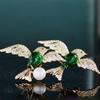 Novo broche estilo chinês verde Biyi de pássaros duplos voadores, temperamento elegante, acessórios de pino para roupas, casaco, terno