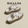 Chinelos femininos versáteis para uso externo, novo modelo primavera e outono 2026, tênis de treino alemães antiderrapantes de sola grossa, sapatos femininos slip-on