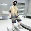 Conjunto de Verão para Meninos 2026 Novo Estilo Roupas de Verão para Crianças de Meia-idade e Grandes Estilo de Rua para Meninos Esportivo Travesso Legal Fashionável Tendência Legal