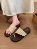 Sandalias de dedo metálicas decorativas de moda, suelas estables de verano, zapatos antideslizantes 2026, versátiles