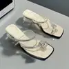 Nuevas Sandalias con Pedrería de Comercio Exterior Primavera y Verano 2026, Pantuflas de Tacón Grueso Estilo Francés, Sandalias de Tira Dedo Versátiles, Transfronterizo