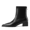 Botas Chelsea populares de bico fino e salto baixo, novo modelo 2026, botas de cano médio justas de pele de carneiro, sapatos versáteis estilo celebridade