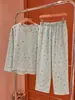 Conjunto de pijama feminino estilo coreano, cor verde menta com estampa de estrelas, mangas compridas, coleção outono 2026, calça longa, adequado para usar em casa ou como roupa externa.