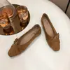 Sapatilhas Retro com Fivela para Aumentar a Altura Femininas 2026 Novos Estilosos Rasos de Calçar Sapatos Mary Jane para o Trabalho