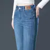 8178 calça jeans pequena outono cropped calça feminina de meia-idade e idosos plus size preto versátil estilo coreano calça com fenda