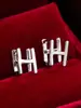 Pendientes de botón casuales de moda populares, creativos, con diseño de letra, simples, versátiles para el día a día, de alta calidad, lujo ligero