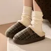 Pantuflas de algodón a cuadros retro estilo coreano para mujeres y parejas, pantuflas de algodón cerradas cálidas antideslizantes de suela gruesa EVA para hombres