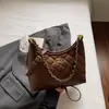 Bolso de Hombro de Moda Lujo Ligero Estilo Pequeño Fragante Bolso con Cadena de Rombo para Mujer Otoño 2025 Nuevo Bolso Simple para el Día a Día Debajo del Brazo