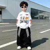 Conjunto de roupa de primavera e outono para meninos, conjunto casual de duas peças com moletom infantil, nova coleção de primavera 2026, calça esportiva legal e estilosa para bebês