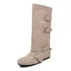Botas Femininas Novas Estilo Retro Old Money Fivela de Metal Cadarço Longas Femininas 2026 Outono/Inverno Novas Versáteis Botas Estilo Old Money