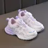 Tênis esportivo de malha para meninas 2026 novos sapatos infantis respiráveis sapatos de pai sapatos casuais para meninas sapatos versáteis para atividades ao ar livre