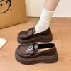 Mocasines de suela gruesa con hebilla metálica para mujer, nuevo otoño, sin cordones, a la moda, para ir al trabajo, estilo británico, zapatos pequeños de cuero