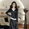 Conjunto de Dos Piezas Cosido Nuevo 2026 Diseño Falso de Dos Piezas, Top y Falda, Elegante y Único para las Socialités de Primavera