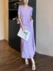 Conjunto de Ropa para Mujer: Un Conjunto de Dos Piezas Adelgazante y Elegante con una Camiseta de Manga Corta de Retazos y una Falda de Moda, un Popular Conjunto Estilo Miyake