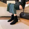 Botas Elásticas Simples de Tornozelo Estilo Coreano para Mulheres, Botas Elegantes de Veludo com Bico Fino e Salto Baixo, Botas Versáteis e Estilosas para Combinar com Jeans