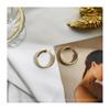 Pendientes de aro circulares sencillos japoneses y coreanos con hebilla, chapados en cobre y oro de 14 quilates, con diseño de viento frío, combinables con todo, joyería para mujer.