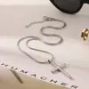 Joia Transfronteiriça Europeia e Americana Pingente de Cruz em Aço Inoxidável Colar com Corrente de Osso de Cobra Corrente de Clavícula Minimalista Versátil para Mulheres