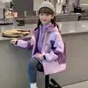 Casaco Feminino Outono Inverno 2026 Novo Estilo Blusa Feminina Roupa de Esqui Infantil para Exterior Três em Um Outono Inverno Crianças Mais Velhas