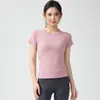 Toque de pele top de gola redonda para yoga feminino manga curta elástico Pilates slim fit camiseta de corrida respirável sem costura roupa fitness