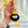 La serie de llaveros de pollitos lindos más vendida de Amazon con expresiones adorables, colgante para llave de coche con decoración de elfo