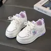 Zapatillas Deportivas para Niñas 2026 Primavera y Otoño Nuevas Zapatillas Infantiles Suela Suave Versátiles Zapatos Casuales para Niños y Niñas Zapatos de Bebé de Moda