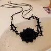 Cadena Clavícula con Correa de Flor Collar de Rosa Estilo Oscuro Personalidad Chica Picante Gargantilla Nuevo Accesorio Versátil para el Cuello Gargantilla Roja