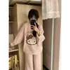[Empaquetado] Varios estilos de pijamas de forro polar de coral para mujer, cálidos y gruesos para otoño e invierno, con lindos diseños de dibujos animados, adecuados para usar en casa o como ropa exterior